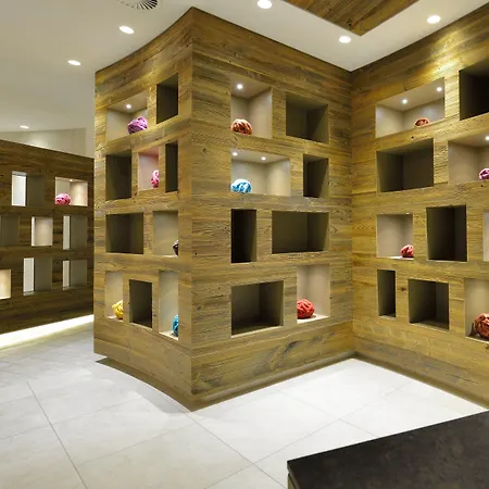 Latini Hotel 4*